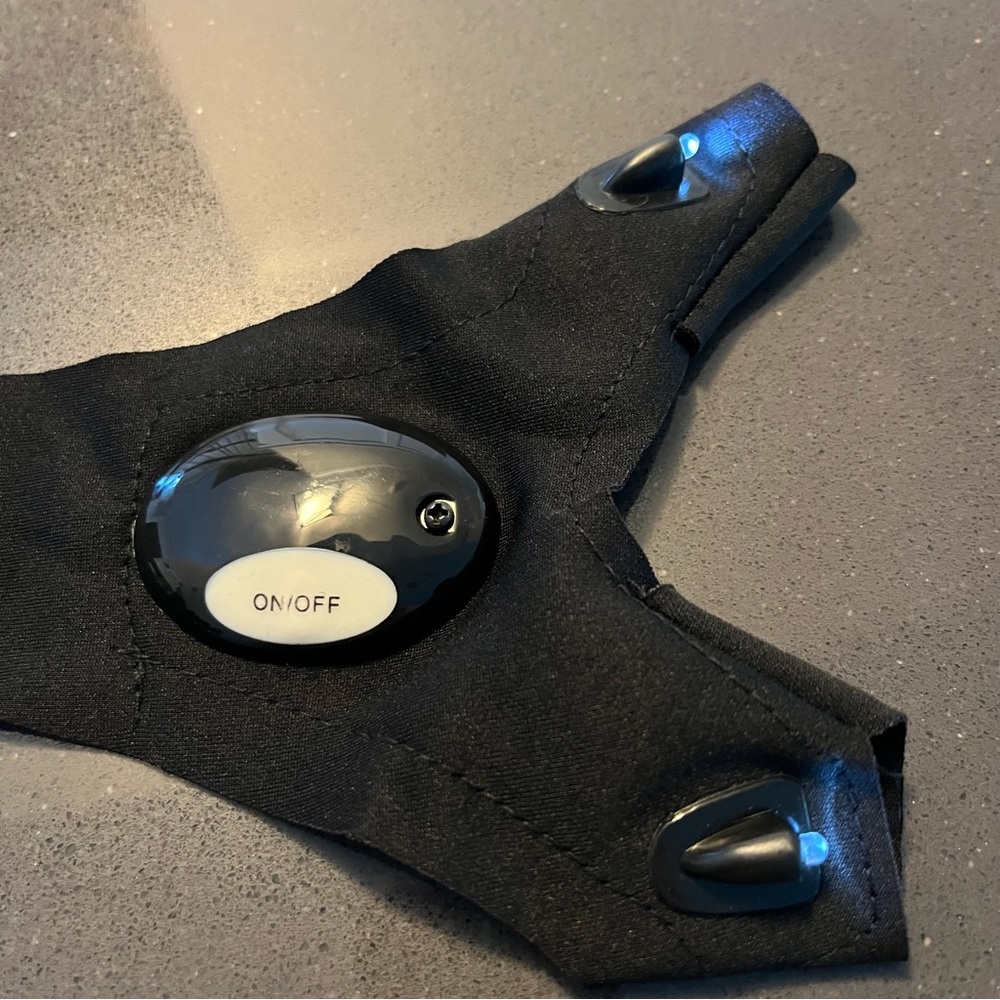 GLOVELIT Fingerless LED Flashlight - Picture 2 of 4
